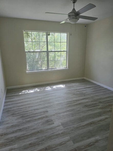 Building Photo - Room in Single Family Home on White Water Way