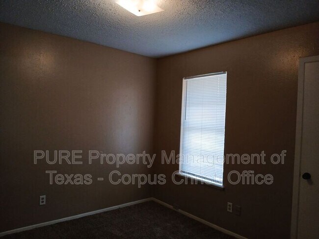 Building Photo - 421 Antares Dr