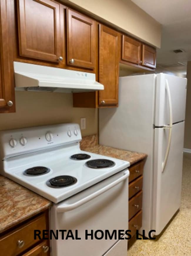 Building Photo - Four Bedroom Home, Walking Distance to New Sun Rail, City Hall & Lake Mary Elementary