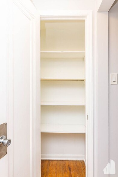 Building Photo - 3712 N Sheffield Ave