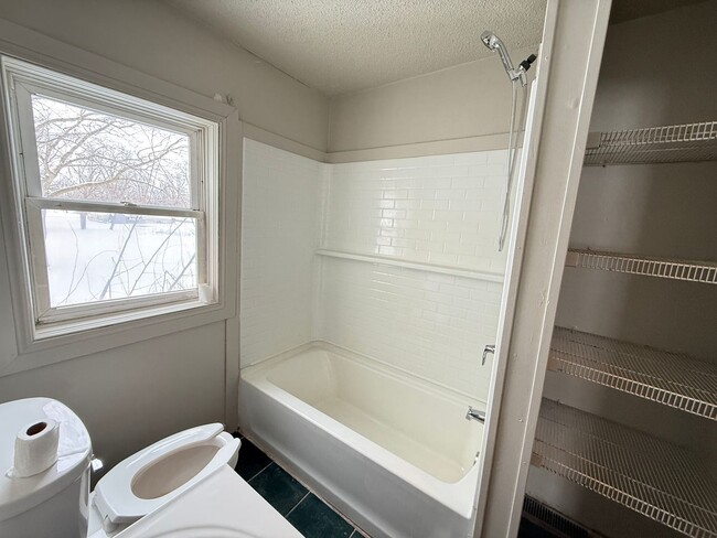 Building Photo - 107 Sager Rd