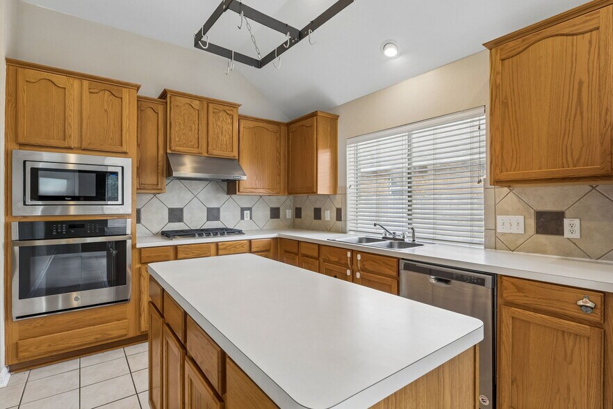 Building Photo - 7206 W Magic Mountain Ln