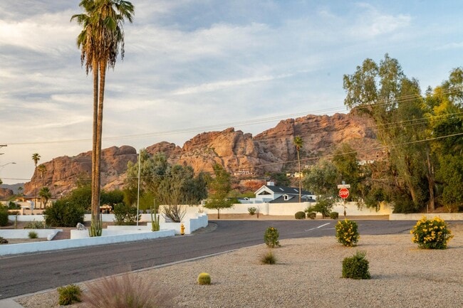 Building Photo - 4633 N 49th Pl