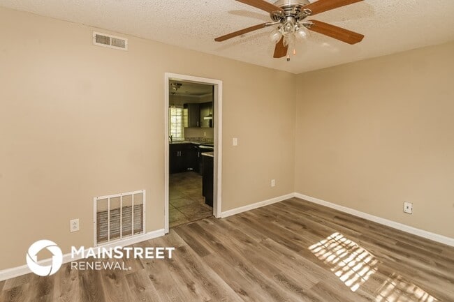 Building Photo - 2221 Killarney Pl