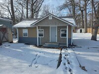 Building Photo - Updated 1-Bedroom, 1-Bathroom Home – $995/Month