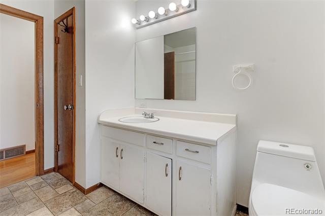 Building Photo - 411 Redwood Dr