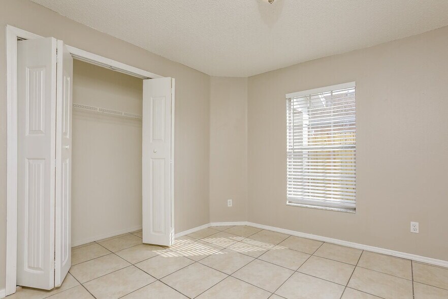 Building Photo - 3235 Brewster Dr