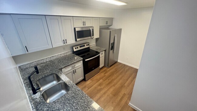 Building Photo - 2/2 Quiet and Cozy Palm Bay Unit AVAILABLE NOW! - $300 DISCOUNT AVAILABLE!