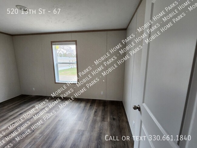 Building Photo - 520 13th St