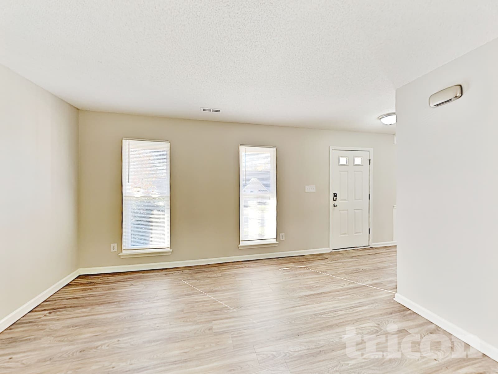 Building Photo - 8009 Vermilion Dr