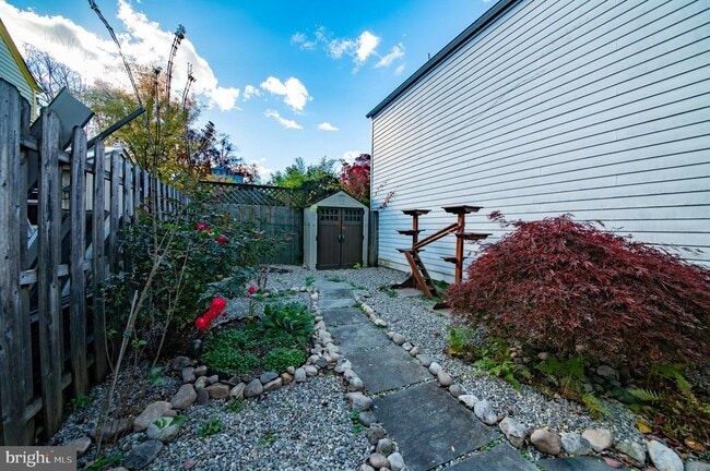 Building Photo - 35 Delaware Ave