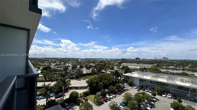 Building Photo - 1170 Hallandale Ave