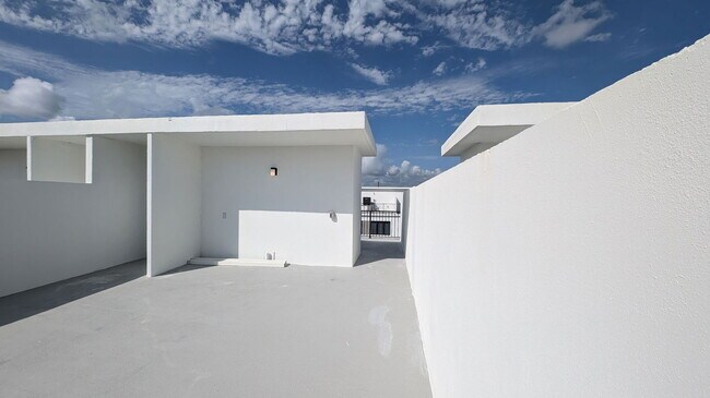 Building Photo - 14559 SW 261 St Ter