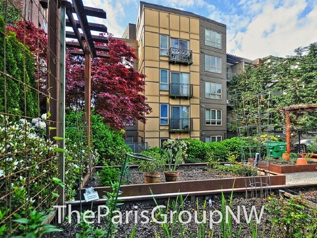 Building Photo - 1 MO FREE - Fab CapHill Condo * Ideal Location! Tons of Amenities! Fresh Paint & New Flooring! Ne...
