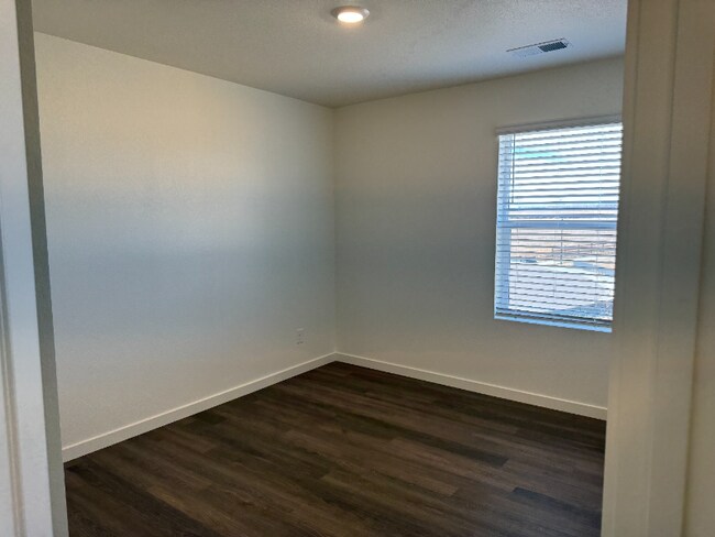 Building Photo - 6054 Holstein Dr