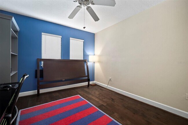 Building Photo - 435 S Oregon Ave