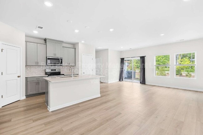 Building Photo - 2220 Belterra Dr