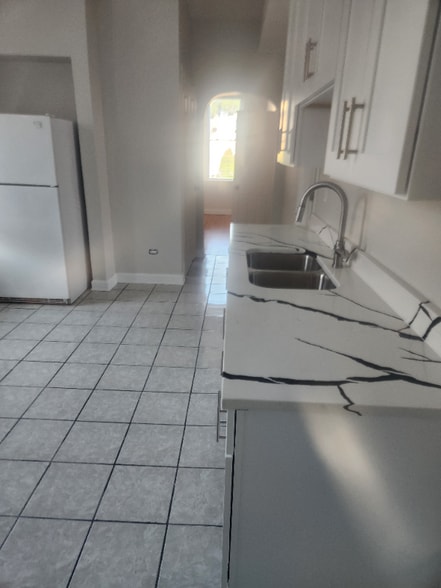 Building Photo - 2326 S Homan Ave