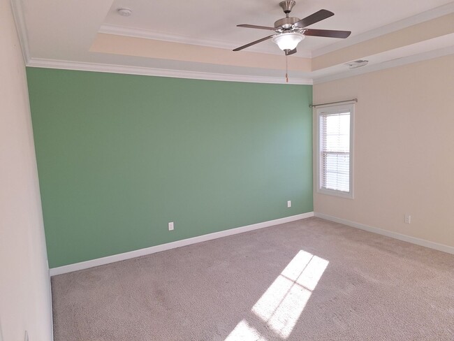 Building Photo - MARCH MOVE IN SPECIAL - $300 off FIRST FUL...