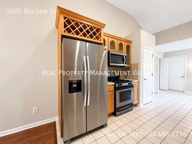 Building Photo - 4005 Balsam St