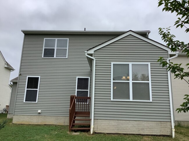 Building Photo - 390 Modesta Rd