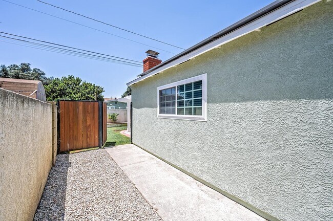 Building Photo - 4913 Premiere Ave