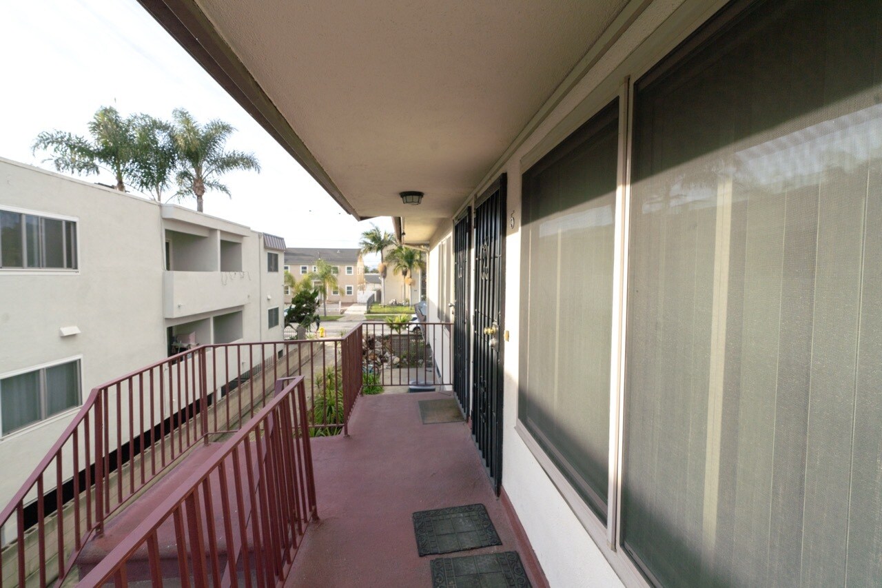 Building Photo - 234 E Tamarack Ave
