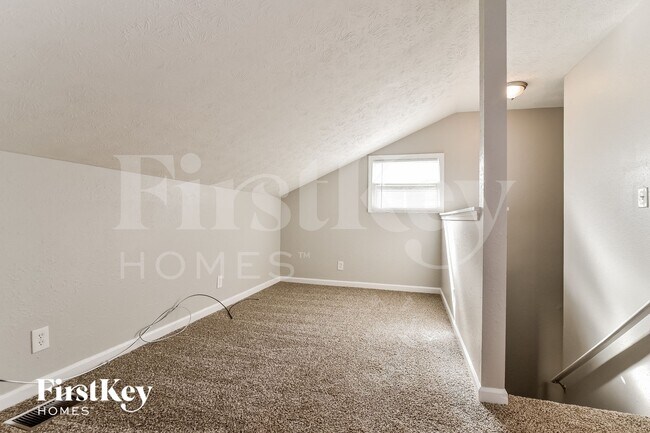 Building Photo - 2229 W 58th St