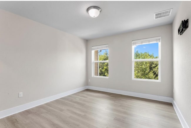 Building Photo - 213 Bridgeford Dr