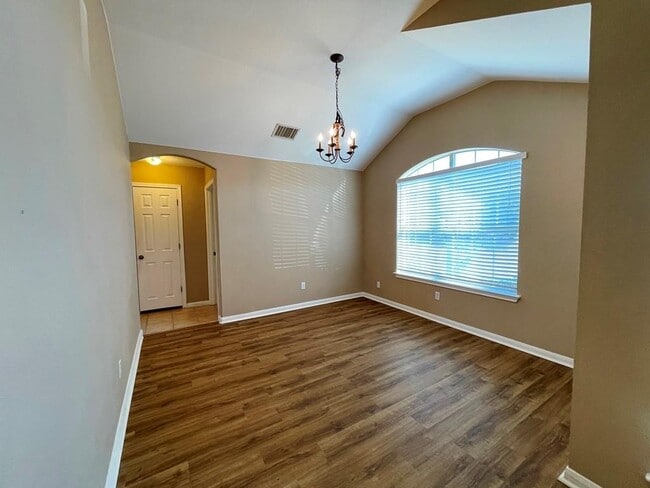 Building Photo - 145 Amber Ash Dr