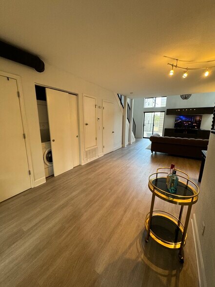 Building Photo - 3068 Umatilla St
