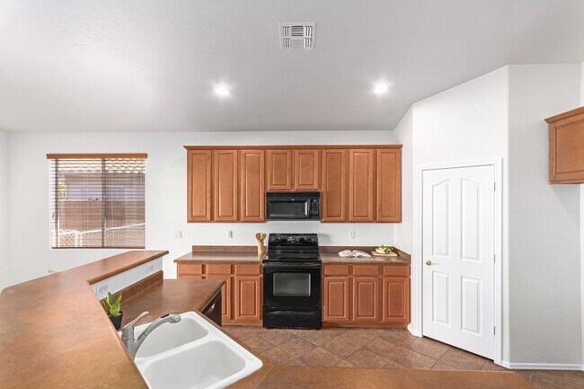 Building Photo - 4384 E Cherry Hills Dr
