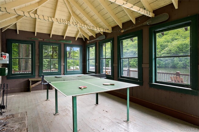 Building Photo - 77 Lake Dr