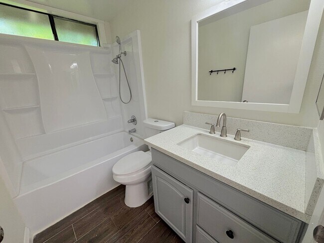 Building Photo - 3 Bedroom Condo now available in City of Orange
