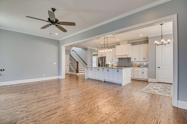 Building Photo - 3067 Rosewood Dr