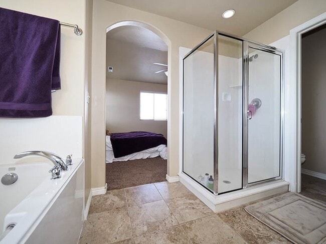 Building Photo - Perfect Town Home in Eagle Mountain