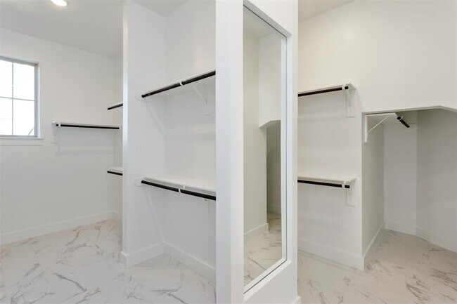 Building Photo - 21311 Blue Wood Aster Ct