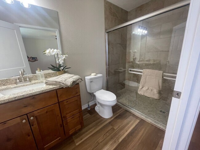 Building Photo - Luxury Lake Living Starts Here – Brand-New 2 Bed, 2 Bath Duplex in Kimberling City