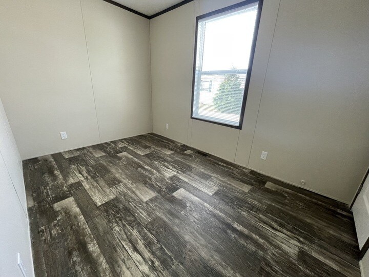 Building Photo - 16220 Frontenac Ave