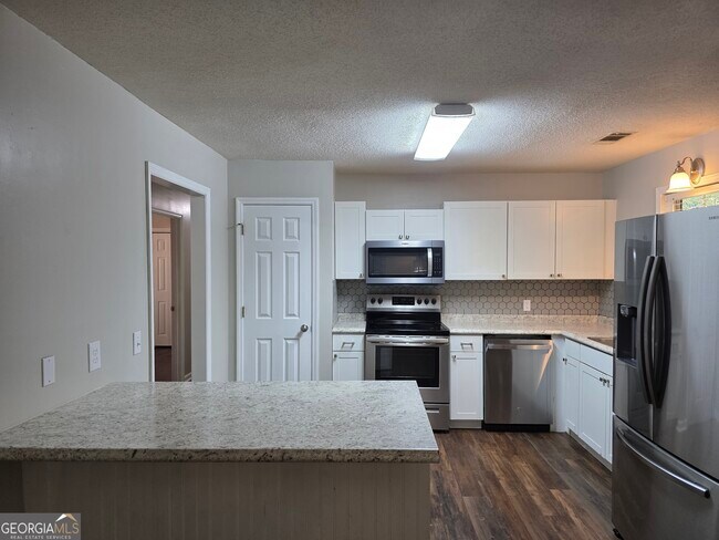 Building Photo - 622 Plantation Dr