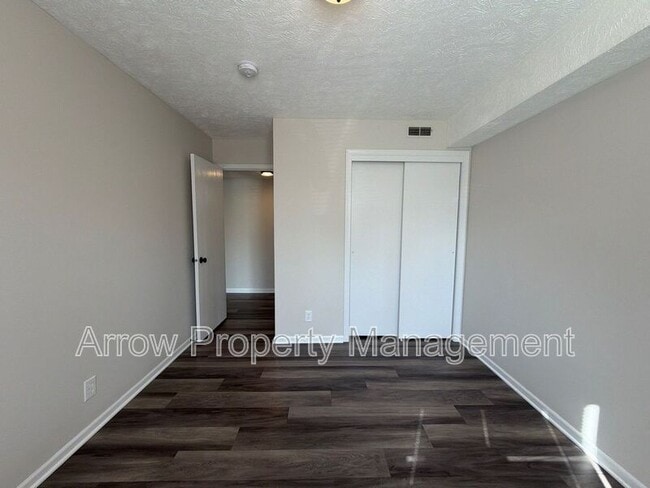 Building Photo - 922 A St