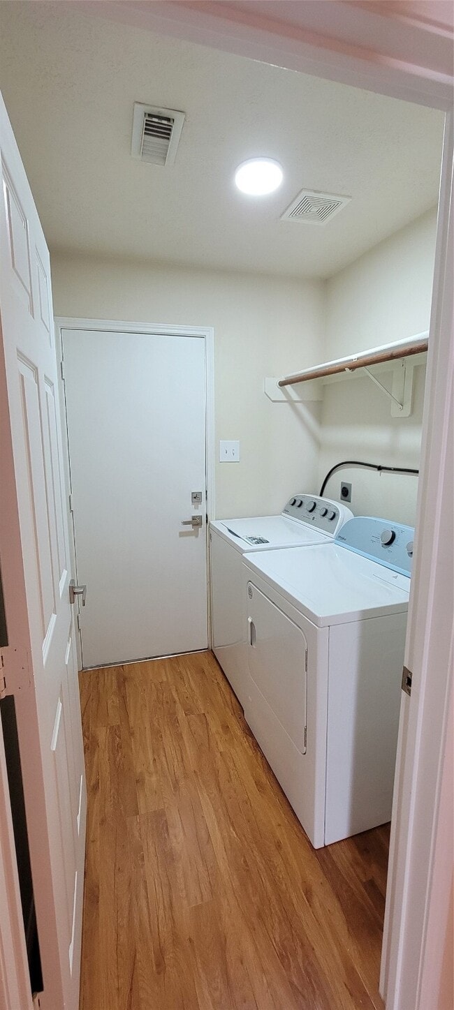 Building Photo - 16306 April Ridge Dr