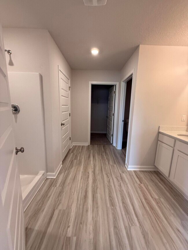 Building Photo - 2800 Tallgrass Ct