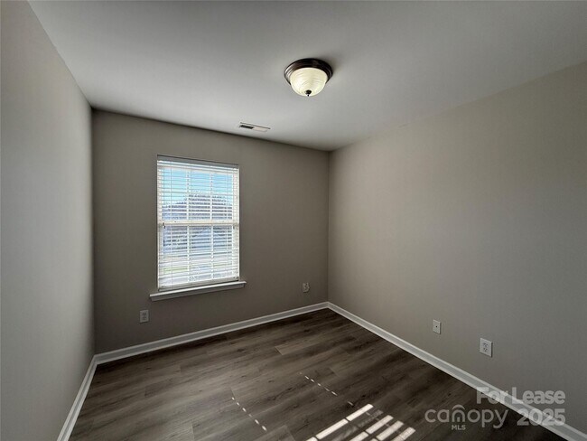 Building Photo - 10531 Trolley Run Dr