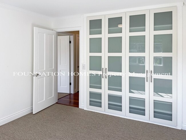 Building Photo - 216 San Ramon Way