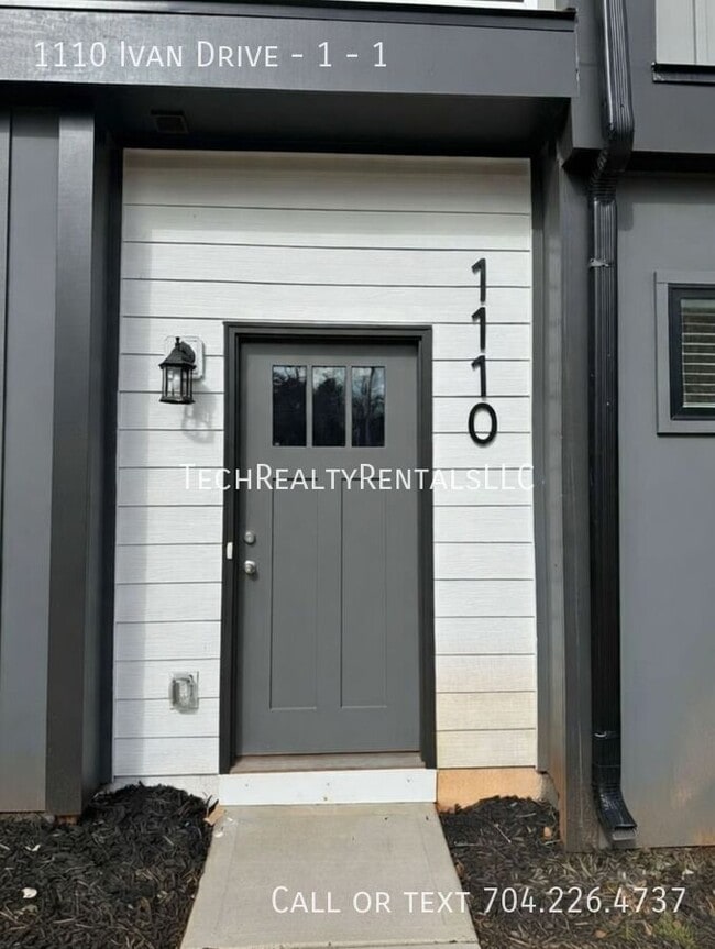 Building Photo - 1110 Ivan Dr