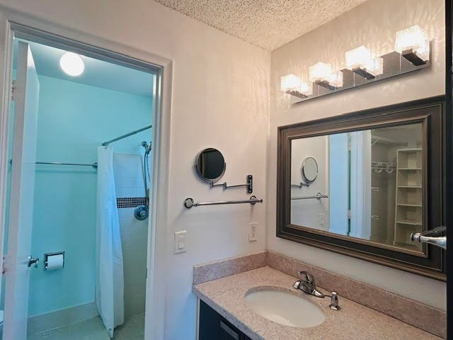 Building Photo - 3054 S Oakland Forest Dr