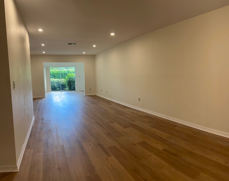 Building Photo - 3411 Stonehaven Ct E