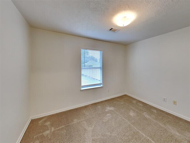 Building Photo - 16365 Hidden River Ct