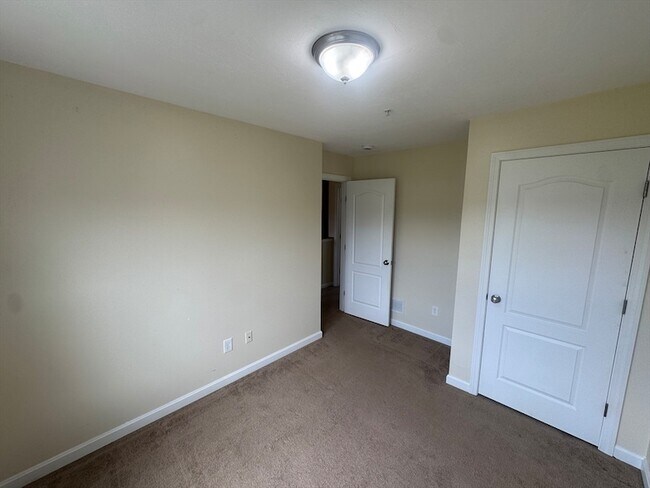 Building Photo - 14 Merrimac Way